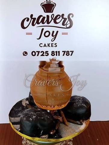 Traditional cooking-pot cake by Cravers Joy Cakes